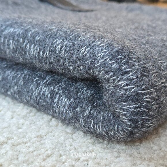 NWOT Theory Oversized Scarf in Cashmere Grey - Picture 13 of 16